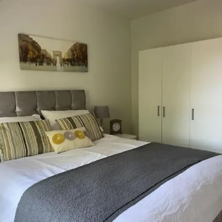 Luxury Town Centre Stay Ballycastle Exterior photo